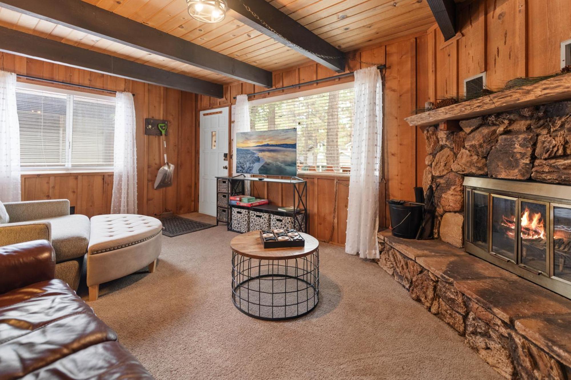 Green Leaf Lodge - Classic Mountain Gambrel Cabin With Hot Tub! Sugarloaf Exterior photo