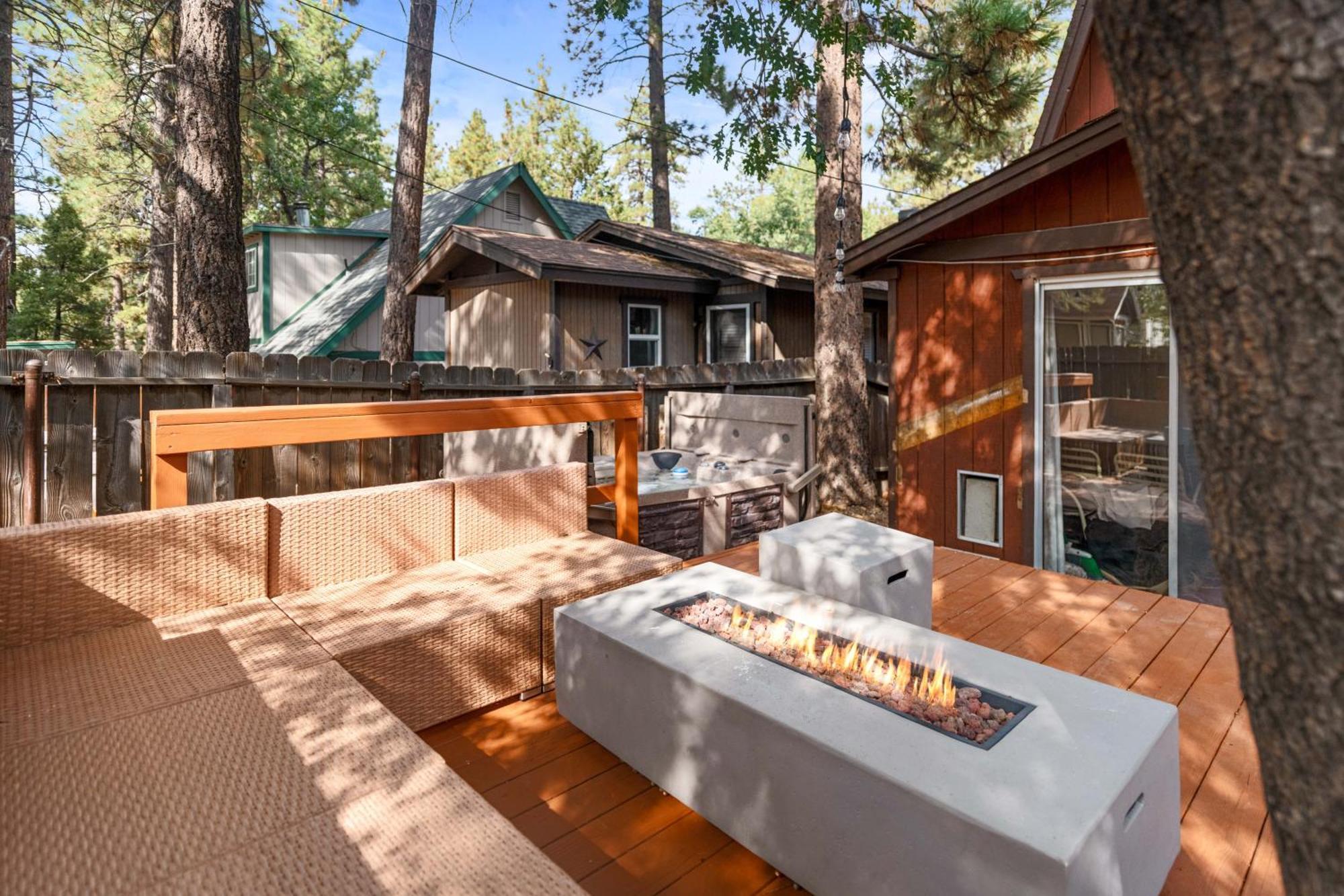 Green Leaf Lodge - Classic Mountain Gambrel Cabin With Hot Tub! Sugarloaf Exterior photo